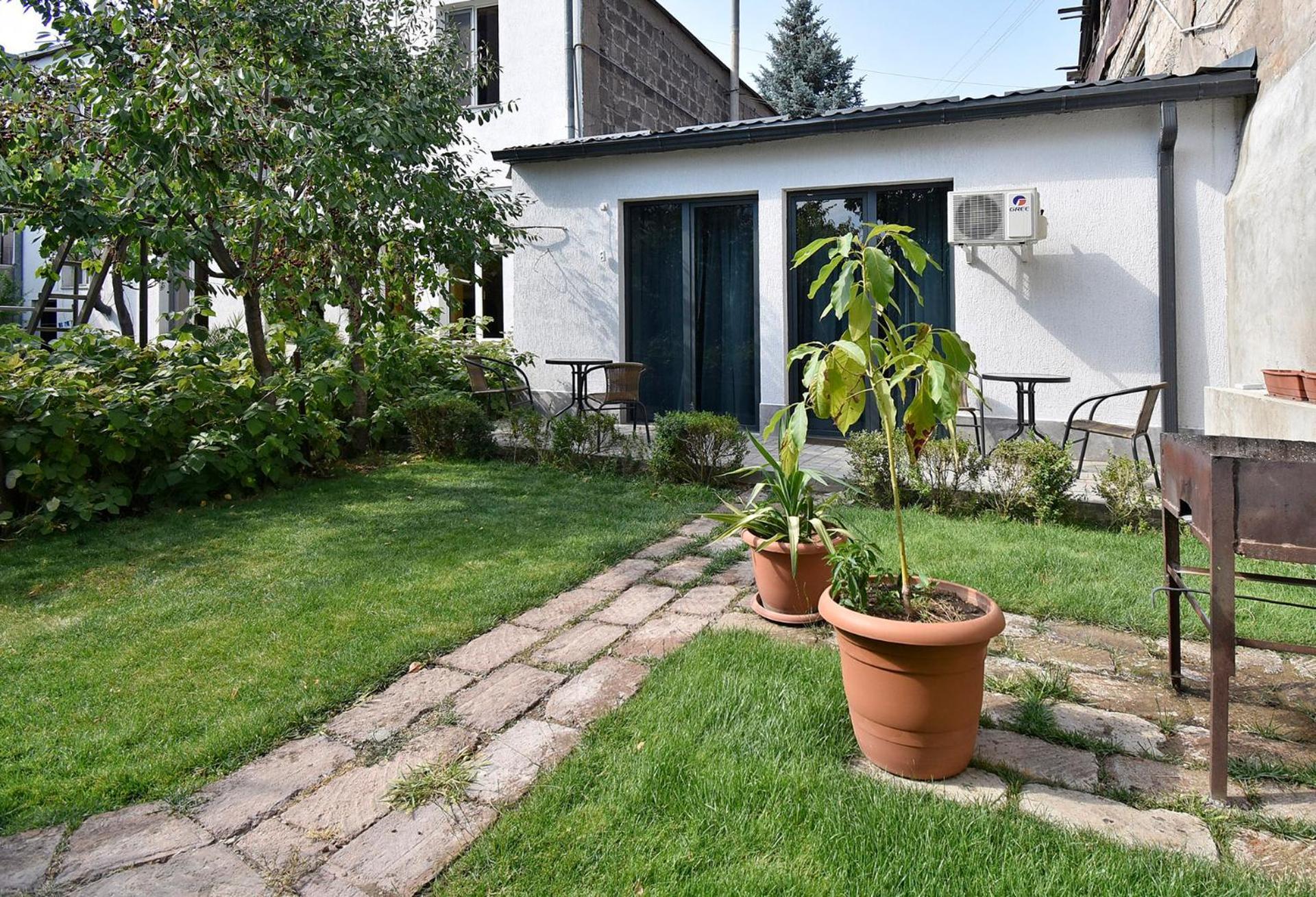 The Nut Guest House Yerevan Ngoại thất bức ảnh